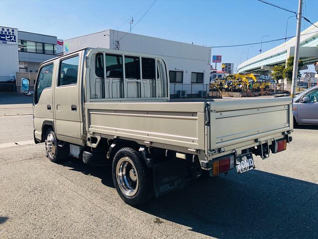 エルフトラック ４．８ダブルキャブ　低床　ディーゼル　５速マニュアル　メッキパーツ　ＥＴＣ　バックカメラ　ＨＩＤヘッドライト　左電動格納ミラー　パワーステアリング　パワーウインドウ　運転席エアバック　純正ラジオ（41枚目）