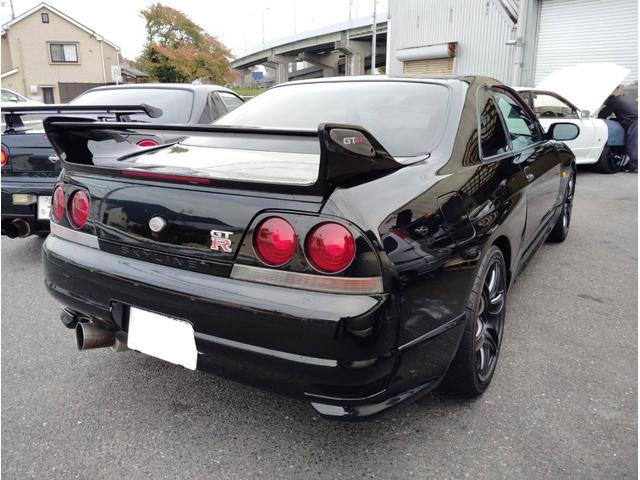 スカイライン ＧＴ－Ｒ　マフラー　車高調　１８インチアルミホイール　ナビ（6枚目）