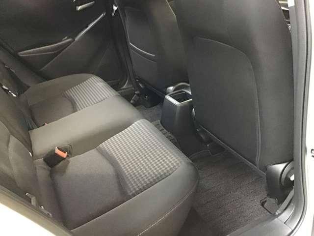 リアシートも大人の方がゆったりくつろげる空間になってます。