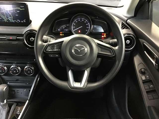 ハンドルも手にしっくり馴染み、握りやすくしっかり車の情報が伝わってきます。