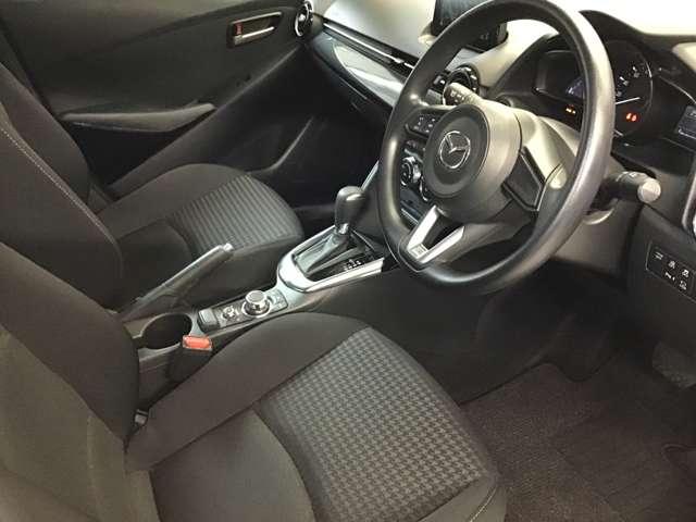 ☆フロント座席シート廻り☆　☆ドライブを快適に楽しむための前席空間☆クルマとの一体感が心地よいフロントシート☆