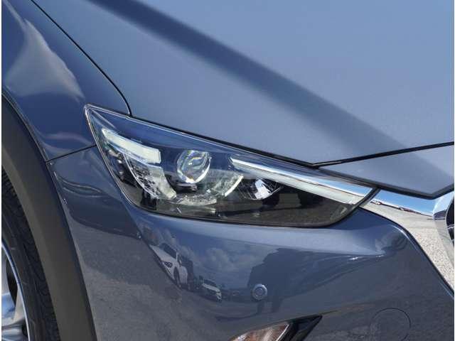 ＬＥＤヘッドランプ装備・消費電力が少なく明るいので夜間走行も安心して運転出来ます。