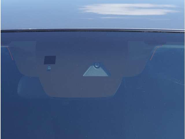 衝突低減ブレーキのフォワードセンシングカメラです。