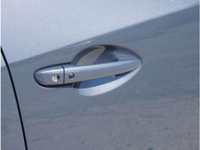 これは、便利！！カードキー　これをバックに入れておけばドアの施錠やエンジン始動が出来るんです。鍵を探さなくてもいいんです☆☆