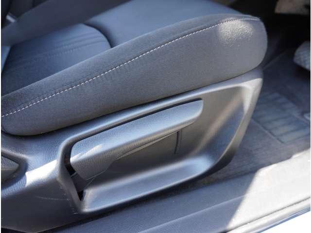 シートリフター付きです。座面の高さ調整が可能です。