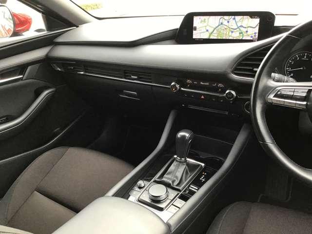 �h���C�o�[���S�ɗ]�T�������ĉ^�]�ɏW���ł��邱�ƁA����Ȃ��Ȃ������������ƑO�����ʂ����Ԃ̋N�_�ƂȂ�A�S�������S���ăh���C�u���y���߂邱�Ƃ����b�g�[�ɃV���v���ȃ��C�A�E�g�ƂȂ��Ă��܂��B