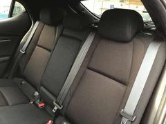 リアシートも大人の方がゆったりくつろげる空間になってます。 5