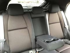 ２列目シートもゆったりくつろげる空間になってます。 7