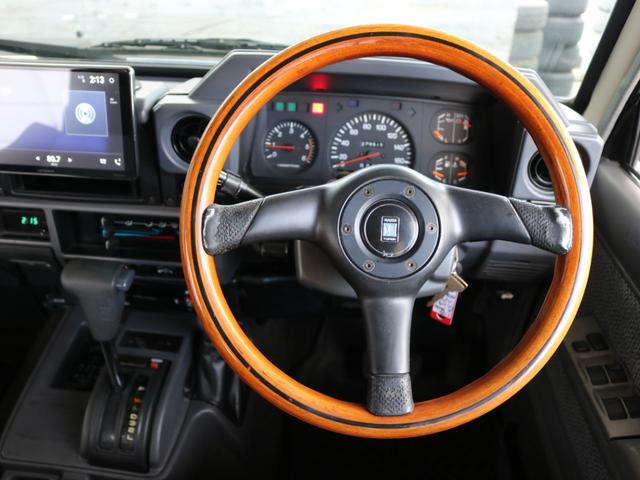 トヨタ ランドクルーザー７０ ＺＸ ブラックメタリックオールペイント 公認リフトアップ 社外１５インチアルミホイール ジオランダーＭ／Ｔタイヤ  フロントメッキバンパー サイド２本出しマフラー 369.8万円 平成4年(1992年) 福岡県 中古車 - 価格.com