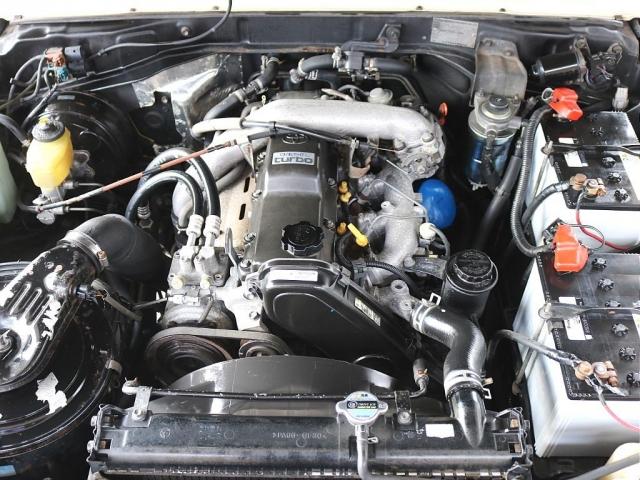 ランドクルーザープラド ＳＸワイド　ナローボディー　クラシックカスタム　ガルシアシスコ１６ｉｎｃｈアルミホイール＆ＢＦグッドリッチＫＯ２　ＲＡＮＣＨＯショック　メッキグリル　ＮＡＲＤＩクラシックウッドステアリング　シートカバー　Ｔベル済（15枚目）