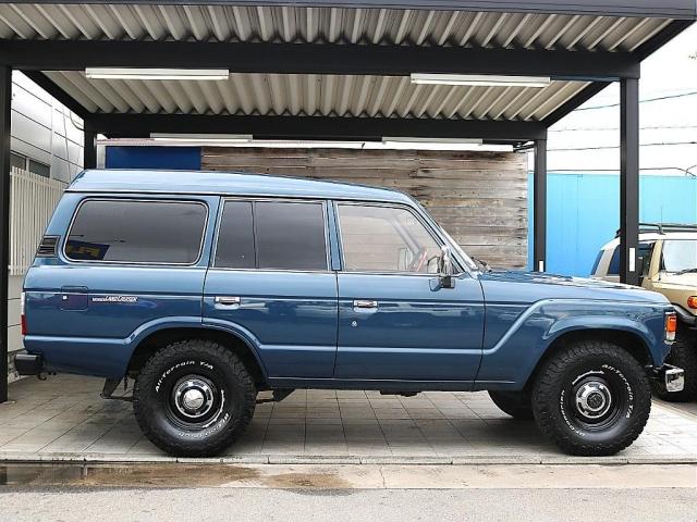 ランドクルーザー６０ ＶＸ　走行１９．１万ｋｍ　ディーゼルターボ　丸目フェイス　ナローボディー　ハイルーフ　輸出用１５ｉｎｃｈスチールホイール＆ＢＦグッドリッチＫＯ２　公認リフトアップ　ＮＡＲＤＩウッドステアリング　シートカバー（5枚目）