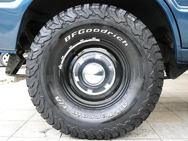 ランドクルーザー６０ ＶＸ　走行１９．１万ｋｍ　ディーゼルターボ　丸目フェイス　ナローボディー　ハイルーフ　輸出用１５ｉｎｃｈスチールホイール＆ＢＦグッドリッチＫＯ２　公認リフトアップ　ＮＡＲＤＩウッドステアリング　シートカバー（10枚目）