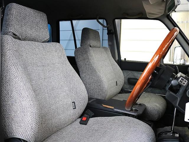 ランドクルーザー６０ ＶＸ　走行１９．１万ｋｍ　ディーゼルターボ　丸目フェイス　ナローボディー　ハイルーフ　輸出用１５ｉｎｃｈスチールホイール＆ＢＦグッドリッチＫＯ２　公認リフトアップ　ＮＡＲＤＩウッドステアリング　シートカバー（13枚目）