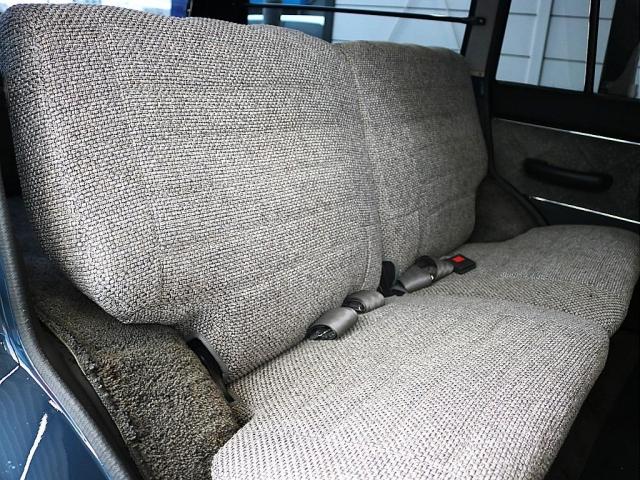 ランドクルーザー６０ ＶＸ　走行１９．１万ｋｍ　ディーゼルターボ　丸目フェイス　ナローボディー　ハイルーフ　輸出用１５ｉｎｃｈスチールホイール＆ＢＦグッドリッチＫＯ２　公認リフトアップ　ＮＡＲＤＩウッドステアリング　シートカバー（15枚目）