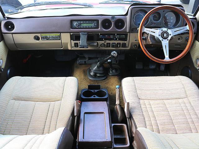 ランドクルーザー６０ ＧＸ　マニュアルミッション　丸目ヘッドライト　ロールーフ　ナローボディー　フェンダーミラー　リヤ観音ゲート　ＤＥＡＮクロスカントリー１６ｉｎｃｈアルミホイール＆ＢＦグッドリッチＫＯ２　ＮＡＲＤＩステアリング（2枚目）