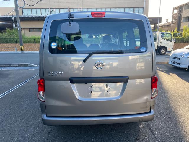 ＮＶ２００バネットバン ＧＸ　ナビ　バックカメラ　リヤ分割式リクライニングシート　ＥＴＣ（7枚目）