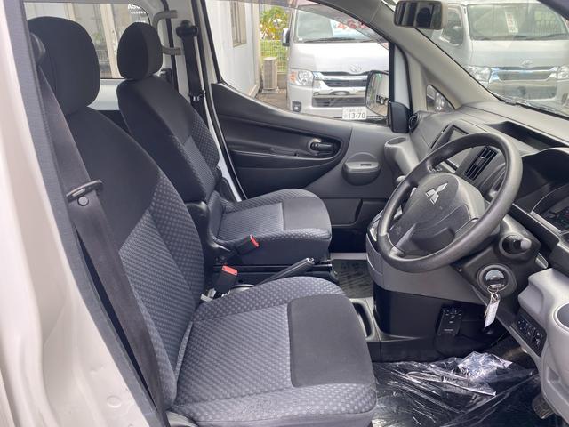 デリカバン ＧＸ　５人乗り　ナビ　テレビ　バックカメラ　ＥＴＣ（11枚目）