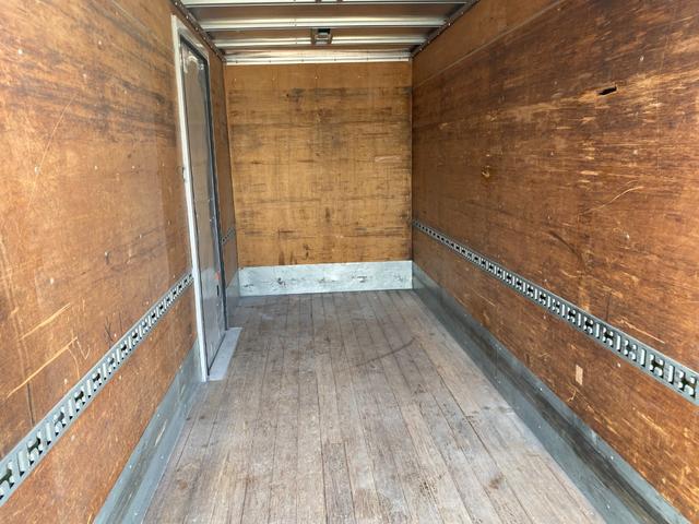 エルフトラック ロングフルフラットロー　２．９トンアルミバン格納ゲート　オートマ　バックカメラ　内高２２５ｃｍ（9枚目）