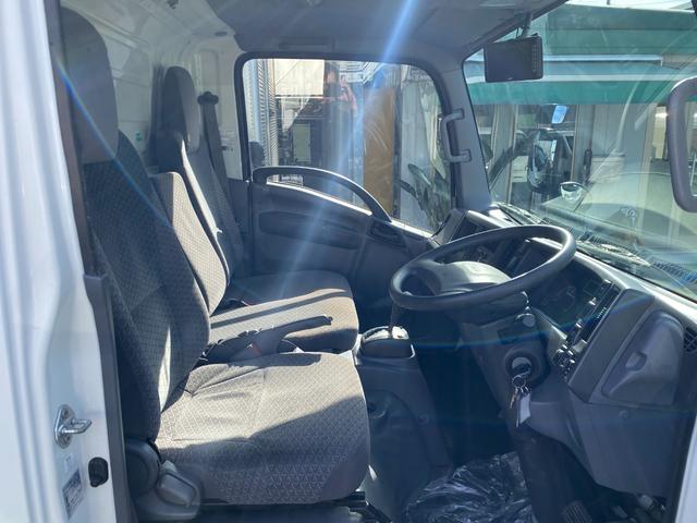 エルフトラック ロングフルフラットロー　２．９トンアルミバン格納ゲート　オートマ　バックカメラ　内高２２５ｃｍ（12枚目）