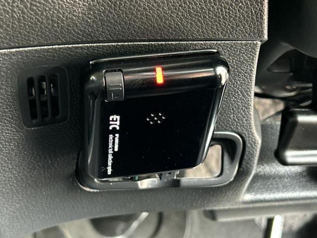 ヴェゼル Ｓ　保証書／社外　ＳＤナビ／衝突安全装置／シートヒーター／ヘッドランプ　ＬＥＤ／ＵＳＢジャック／ＥＴＣ／ＥＢＤ付ＡＢＳ／横滑り防止装置／アイドリングストップ／フルセグＴＶ／ルーフレール　ＬＥＤヘッドランプ（18枚目）