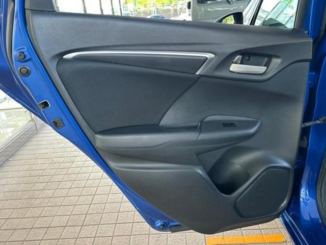 フィット １３Ｇ・Ｆパッケージ　新品タイヤ／保証書／純正　８インチ　ナビ／ヘッドランプ　ＬＥＤ／Ｂｌｕｅｔｏｏｔｈ接続／ＥＴＣ／ＥＢＤ付ＡＢＳ／横滑り防止装置／アイドリングストップ／バックモニター／フルセグＴＶ　バックカメラ（22枚目）