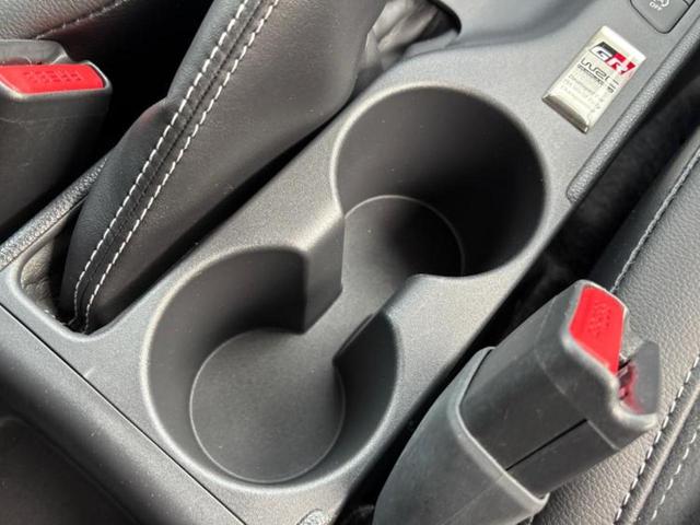 ＧＲヤリス ４ＷＤ　ＲＺハイパフォーマンス　新品タイヤ／ＪＢＬ／保証書／ディスプレイオーディオ８インチ／トヨタセーフティセンス／ヘッドランプ　ＬＥＤ／Ｂｌｕｅｔｏｏｔｈ接続／ＥＴＣ／ＥＢＤ付ＡＢＳ／横滑り防止装置／フルセグＴＶ　ワンオーナー（35枚目）