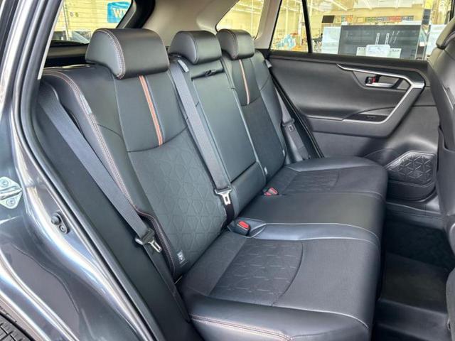 ＲＡＶ４ ４ＷＤアドベンチャー　サンルーフ／保証書／ディスプレイオーディオ＋ナビ／デジタルインナーミラー／トヨタセーフティセンス／車線逸脱防止支援システム／シート　合皮／パーキングアシスト　バックガイド　衝突被害軽減システム　４ＷＤ（5枚目）