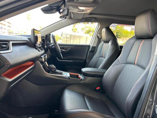 ＲＡＶ４ ４ＷＤアドベンチャー　サンルーフ／保証書／ディスプレイオーディオ＋ナビ／デジタルインナーミラー／トヨタセーフティセンス／車線逸脱防止支援システム／シート　合皮／パーキングアシスト　バックガイド　衝突被害軽減システム　４ＷＤ（6枚目）