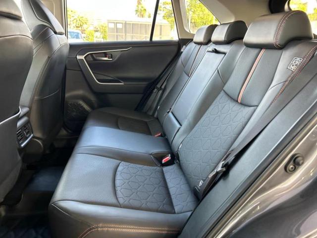 ＲＡＶ４ ４ＷＤアドベンチャー　サンルーフ／保証書／ディスプレイオーディオ＋ナビ／デジタルインナーミラー／トヨタセーフティセンス／車線逸脱防止支援システム／シート　合皮／パーキングアシスト　バックガイド　衝突被害軽減システム　４ＷＤ（7枚目）