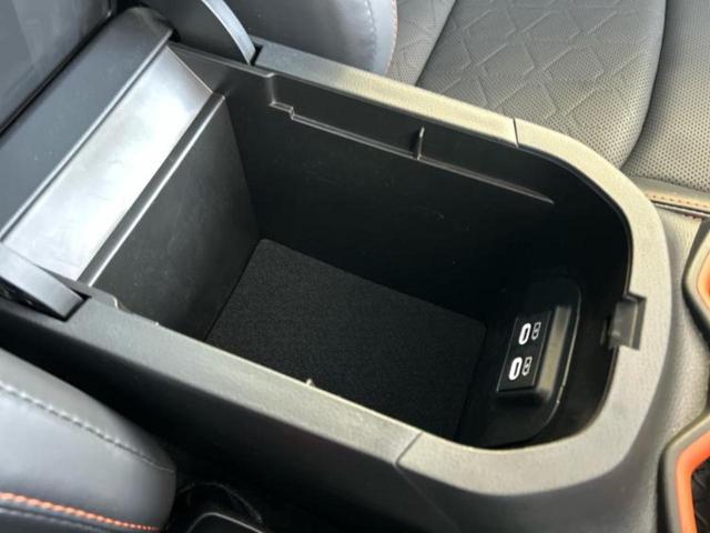 ＲＡＶ４ ４ＷＤアドベンチャー　サンルーフ／保証書／ディスプレイオーディオ＋ナビ／デジタルインナーミラー／トヨタセーフティセンス／車線逸脱防止支援システム／シート　合皮／パーキングアシスト　バックガイド　衝突被害軽減システム　４ＷＤ（34枚目）