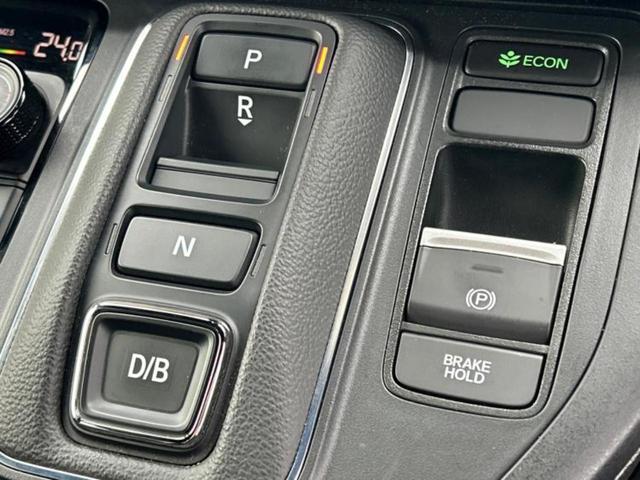 ステップワゴン ｅＨＥＶスパーダ　保証書／純正　１１インチ　ＳＤナビ／ホンダセンシング／両側電動スライドドア／シートヒーター　前席／車線逸脱防止支援システム／シート　ハーフレザー／パーキングアシスト　バックガイド　衝突被害軽減システム（17枚目）
