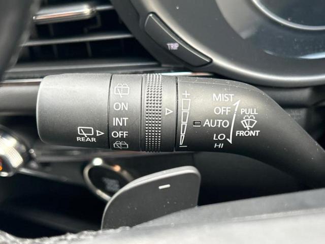 MAZDA3ファストバック 20Sプロアクティブツーリングセレクション 保証書/純正 SDナビ/衝突安全装置/シートヒーター 前席/360°ビューモニター/車線逸脱防止支援システム/ドライブレコーダー 前後/ヘッドランプ LED/Bluetooth接続/ETC 電動シート(17枚目)