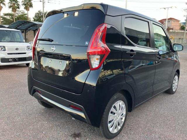 デイズ Ｓ　保証書／ＵＳＢジャック／アイドリングストップ／禁煙車／エアバッグ　運転席／エアバッグ　助手席／パワーウインドウ／パワーステアリング／オートライト／マニュアルエアコン／取扱説明書／パワードアロック（3枚目）