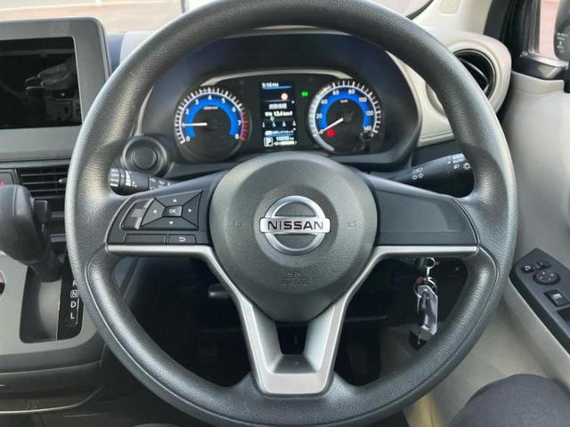 デイズ Ｓ　保証書／ＵＳＢジャック／アイドリングストップ／禁煙車／エアバッグ　運転席／エアバッグ　助手席／パワーウインドウ／パワーステアリング／オートライト／マニュアルエアコン／取扱説明書／パワードアロック（10枚目）