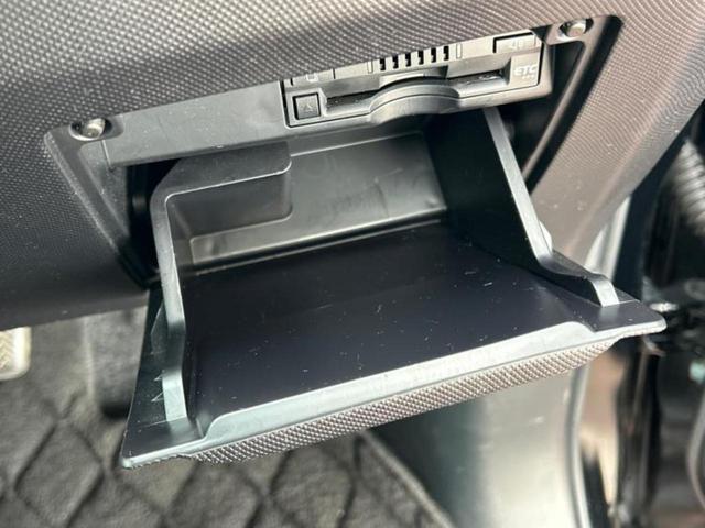 エスティマハイブリッド ４ＷＤアエラスプレミアムＧ　新品タイヤ／保証書／純正　９インチ　ＳＤナビ／フリップダウンモニター／衝突安全装置／シートヒーター／車線逸脱防止支援システム／電動バックドア／ヘッドランプ　ＬＥＤ／Ｂｌｕｅｔｏｏｔｈ接続／ＥＴＣ（46枚目）