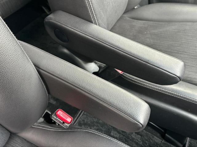 フリードスパイクハイブリッド ハイブリッドプレミアムエディション　社外　ＳＤナビ／フリップダウンモニター／両側電動スライドドア／シート　合皮／ヘッドランプ　ＨＩＤ／ＥＴＣ／ＥＢＤ付ＡＢＳ／横滑り防止装置／アイドリングストップ／フルセグＴＶ／エアバッグ　運転席（28枚目）