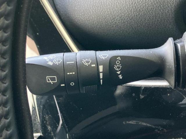 プリウス Sツーリングセレクション 新品タイヤ/保証書/純正 9インチ SDナビ/シートヒーター/ヘッドランプ LED/Bluetooth接続/ETC/EBD付ABS/横滑り防止装置/フルセグTV/DVD/エアバッグ 運転席 ローダウン(17枚目)