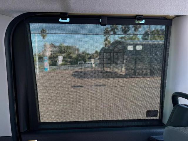 全国に店舗を展開しているのでどこでもお取り寄せが可能です！この車が気になるけど遠方だから・・・と諦める必要はありません！※別途陸送費が必要です。