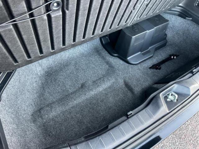 エスクァイア ハイブリッドGi 保証書/純正 10インチ SDナビ/フリップダウンモニター/両側電動スライドドア/シートヒーター 前席/シート 合皮/ヘッドランプ LED/Bluetooth接続/ETC/EBD付ABS バックカメラ(26枚目)