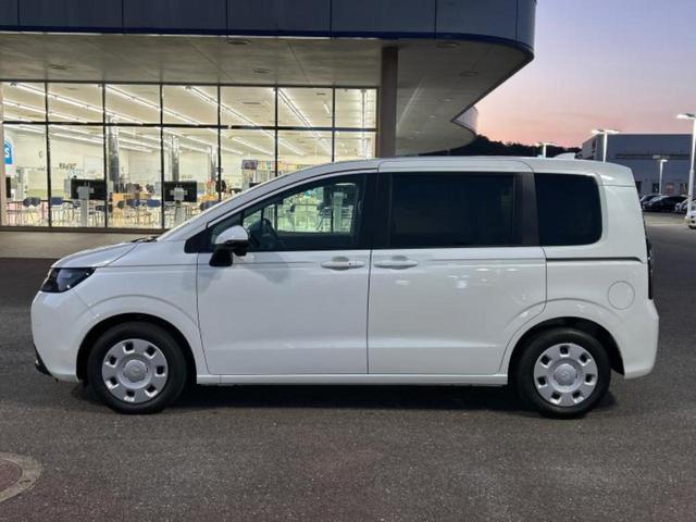 フリード AIR 保証書/純正 8インチ ナビ/ホンダセンシング/両側電動スライドドア/車線逸脱防止支援システム/登録済未使用車/ヘッドランプ LED/Bluetooth接続/EBD付ABS/アイドリングストップ(2枚目)