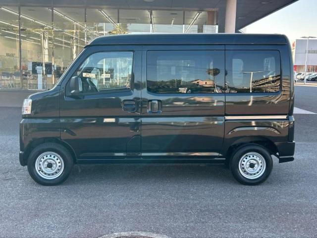 ハイゼットカーゴ デラックス　新品タイヤ／保証書／ディスプレイオーディオ／スマートアシスト（トヨタ・ダイハツ）／車線逸脱防止支援システム／ＵＳＢジャック／Ｂｌｕｅｔｏｏｔｈ接続／ＥＴＣ／ＥＢＤ付ＡＢＳ／横滑り防止装置　バックカメラ（2枚目）