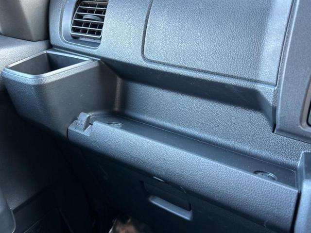 ハイゼットカーゴ デラックス　新品タイヤ／保証書／ディスプレイオーディオ／スマートアシスト（トヨタ・ダイハツ）／車線逸脱防止支援システム／ＵＳＢジャック／Ｂｌｕｅｔｏｏｔｈ接続／ＥＴＣ／ＥＢＤ付ＡＢＳ／横滑り防止装置　バックカメラ（29枚目）