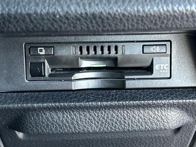 エスクァイア Ｇｉプレミアムパッケージ　純正　９インチ　ナビ／デジタルインナーミラー／トヨタセーフティセンス／両側電動スライドドア／シートヒーター　前席／車線逸脱防止支援システム／ドライブレコーダー　前後／ヘッドランプ　ＬＥＤ　バックカメラ（18枚目）