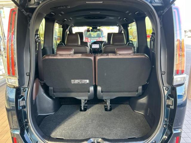 エスクァイア Ｇｉプレミアムパッケージ　純正　９インチ　ナビ／デジタルインナーミラー／トヨタセーフティセンス／両側電動スライドドア／シートヒーター　前席／車線逸脱防止支援システム／ドライブレコーダー　前後／ヘッドランプ　ＬＥＤ　バックカメラ（20枚目）