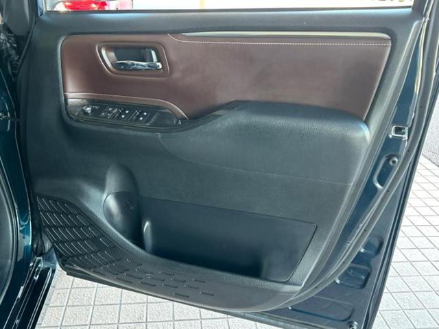 エスクァイア Ｇｉプレミアムパッケージ　純正　９インチ　ナビ／デジタルインナーミラー／トヨタセーフティセンス／両側電動スライドドア／シートヒーター　前席／車線逸脱防止支援システム／ドライブレコーダー　前後／ヘッドランプ　ＬＥＤ　バックカメラ（22枚目）