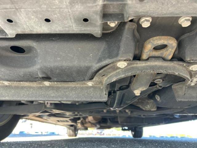 エスクァイア Ｇｉプレミアムパッケージ　純正　９インチ　ナビ／デジタルインナーミラー／トヨタセーフティセンス／両側電動スライドドア／シートヒーター　前席／車線逸脱防止支援システム／ドライブレコーダー　前後／ヘッドランプ　ＬＥＤ　バックカメラ（58枚目）