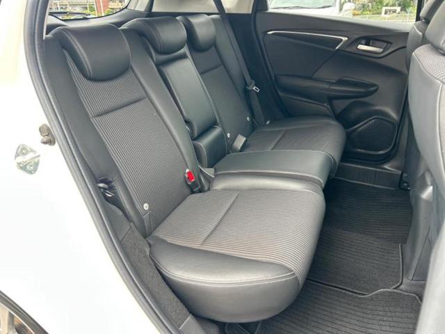 フィットハイブリッド ハイブリッド・Lホンダセンシング 新品タイヤ/保証書/純正 SDナビ/車線逸脱防止支援システム/シート 合皮/ヘッドランプ LED/USBジャック/Bluetooth接続/ETC/EBD付ABS/横滑り防止装置 バックカメラ(5枚目)