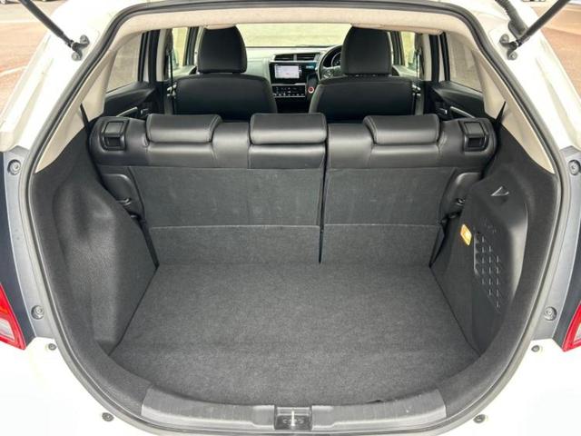 フィットハイブリッド ハイブリッド・Lホンダセンシング 新品タイヤ/保証書/純正 SDナビ/車線逸脱防止支援システム/シート 合皮/ヘッドランプ LED/USBジャック/Bluetooth接続/ETC/EBD付ABS/横滑り防止装置 バックカメラ(8枚目)