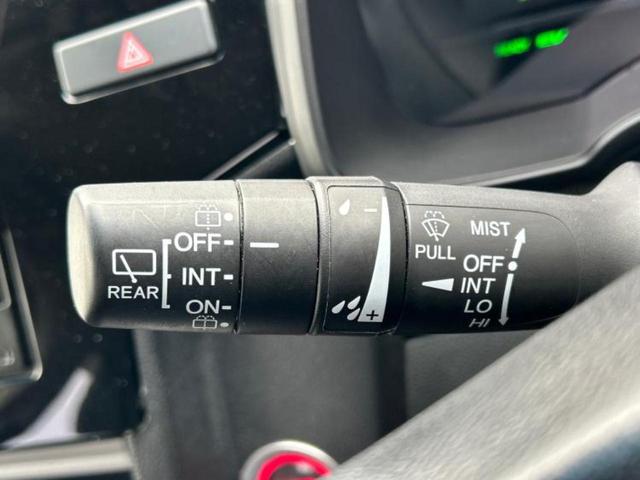 フィットハイブリッド ハイブリッド・Lホンダセンシング 新品タイヤ/保証書/純正 SDナビ/車線逸脱防止支援システム/シート 合皮/ヘッドランプ LED/USBジャック/Bluetooth接続/ETC/EBD付ABS/横滑り防止装置 バックカメラ(16枚目)