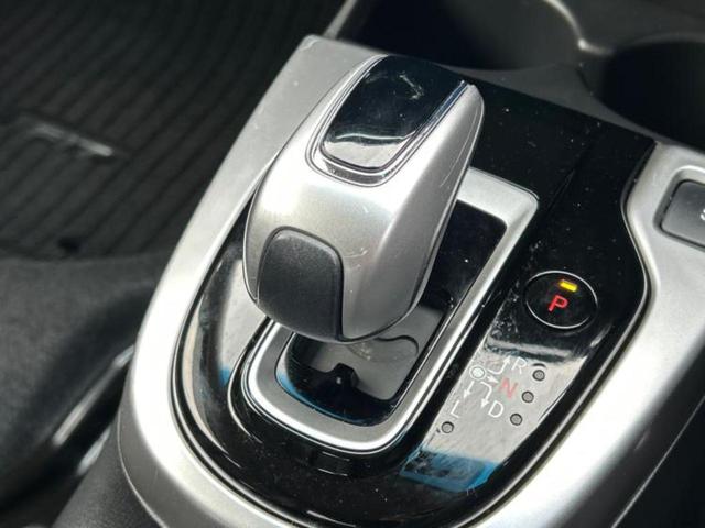 フィットハイブリッド ハイブリッド・Lホンダセンシング 新品タイヤ/保証書/純正 SDナビ/車線逸脱防止支援システム/シート 合皮/ヘッドランプ LED/USBジャック/Bluetooth接続/ETC/EBD付ABS/横滑り防止装置 バックカメラ(17枚目)